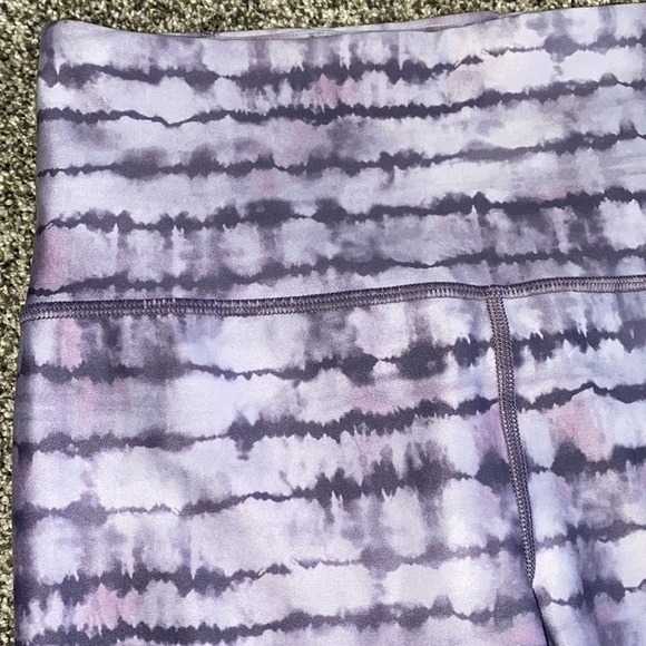 Athleta Elation Printed Capri in Tahiti Dusk Purple Size Small - Picture 4 of 7